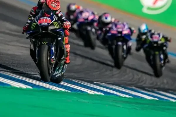 New V4 Yamaha without a chance: Large gap and frustration for the four riders