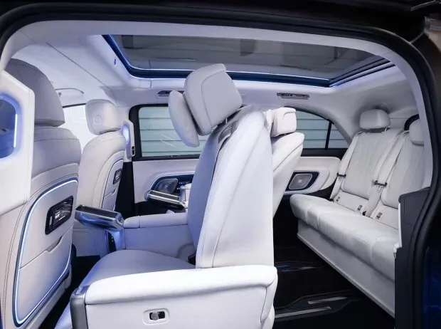 Interior of the Mercedes VLE 400 (2026)