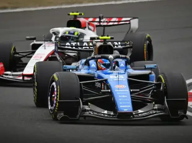 Title image for the news: Carlos Sainz ahead of Oliver Bearman at the 2026 Chinese Grand Prix