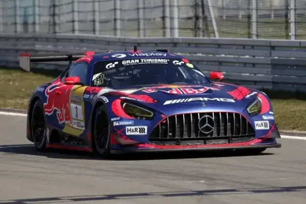 Verstappen starts again on the Nordschleife - with a new teammate