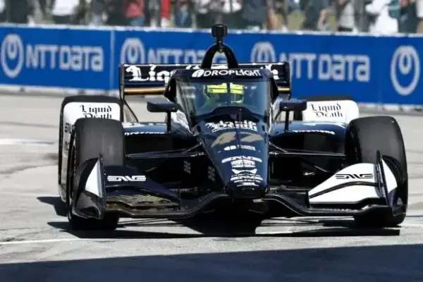 IndyCar Long Beach 2026: Mick Schumacher in FT2 in the tire barrier