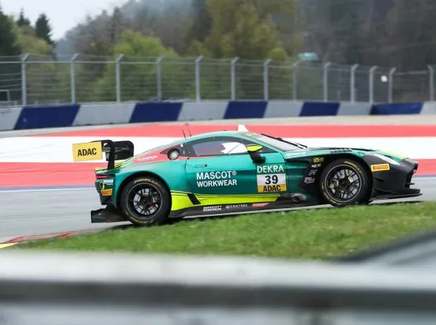 Aston Martin Vantage AMR GT3 von Comtoyou Racing