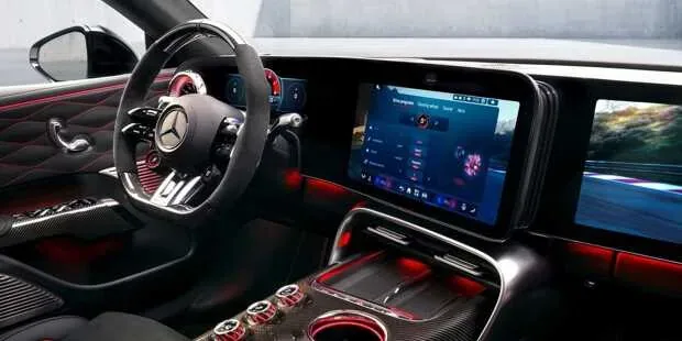Mercedes-AMG GT 4-Door (2026): The cockpit