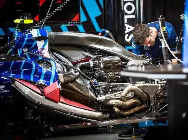Title image for the news: A Mercedes Formula 1 engine