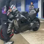 Aprilia follows suit: 2027 prototype makes its track debut