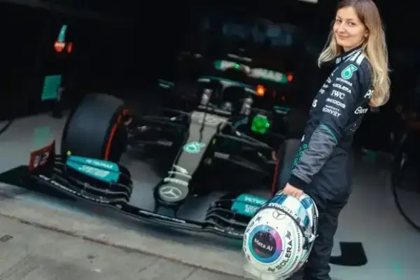 As the first woman ever: Doriane Pin completes Formula 1 test with Mercedes
