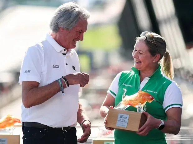 Hermann Tomczyk und Claudia Pechstein auf dem Podium