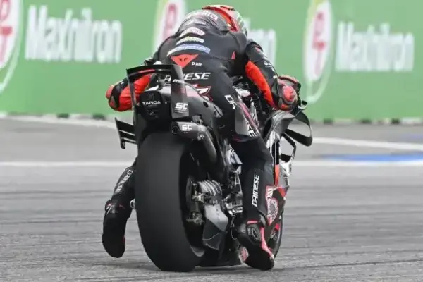 Invented by Ducati, soon banned: The era of holeshot systems