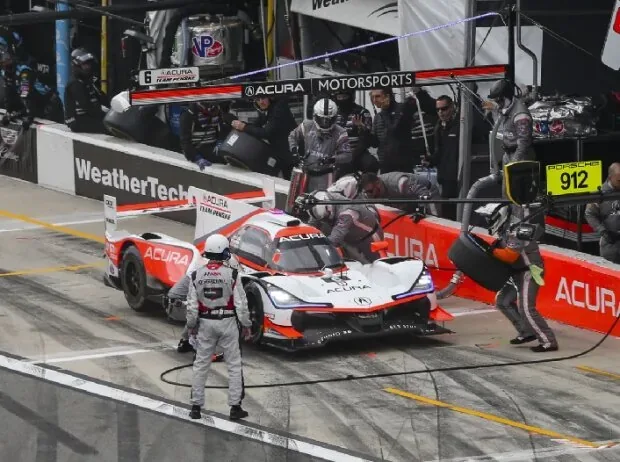 Acura ARX-05, pit stop