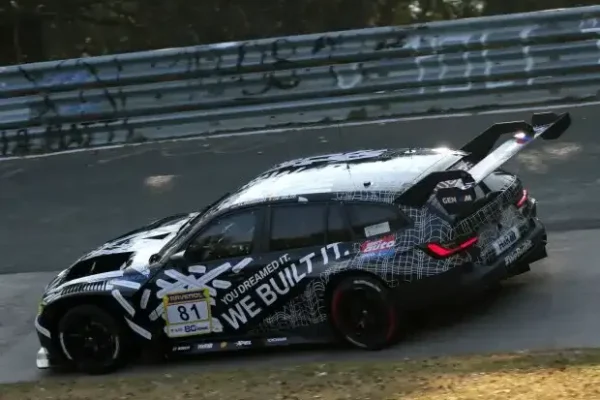 BMW M3 Touring 24h vs. BMW M4 GT3 Evo: Hardly any difference in driving