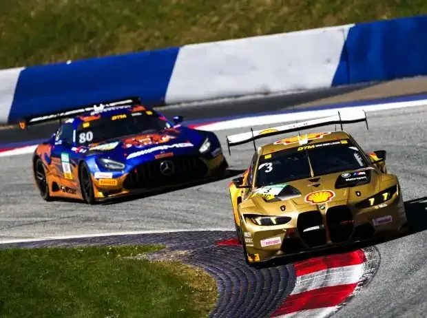 Title image for the news: Maro Engel was particularly cautious during his overtaking maneuver against Kelvin van der Linde (front)