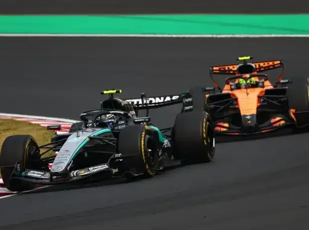 Title image for the news: Kimi Antonelli (Mercedes W17) ahead of Lando Norris (McLaren MCL40) at the 2026 Formula 1 race in Japan
