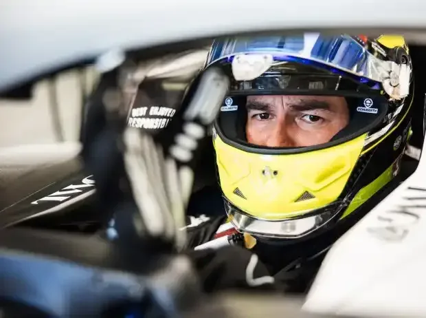Titel-Bild zur News: Sergio Perez hat zugegeben, dass er ins Cockpit gepinkelt hat