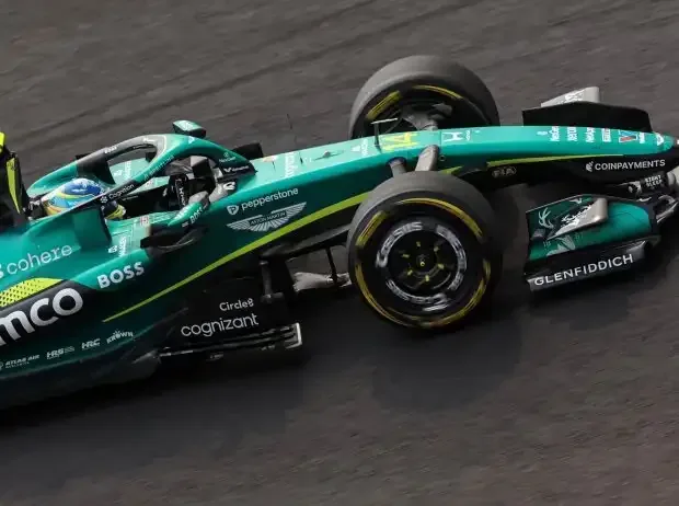 Title image for the news: Fernando Alonso at the Formula 1 race in Suzuka with the Aston Martin AMR26