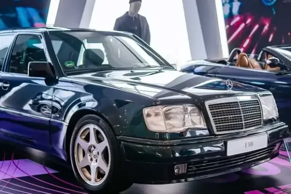 Mercedes E 500 Limited: Last unit parked in the factory museum