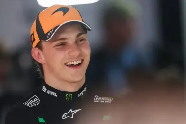Piastri swaps Formula 1 car for V8 power: "First time with a roof"