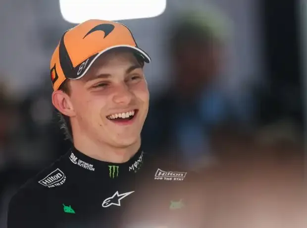 Piastri swaps Formula 1 car for V8 power: "First time with a roof"