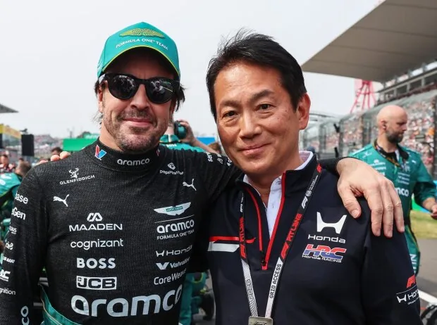 Fernando Alonso and HRC President Koji Watanabe