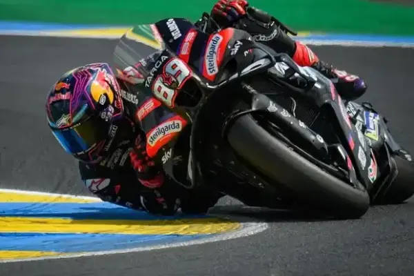 Seven positions in four seconds: The Martinator is back