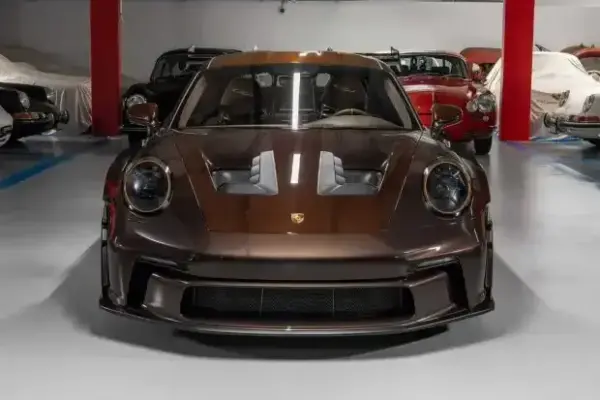 This Porsche 911 GT3 RS (2026) is a dream in brown