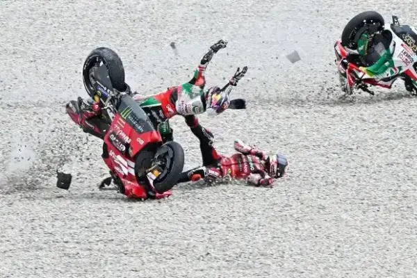 "Something is wrong": Bagnaia fears injury after Zarco crash