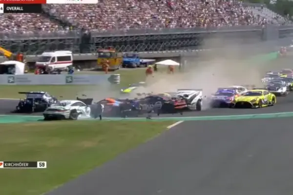 Massencrash bei der GTWC Europe in Monza: Millionenschaden in Kurve 1