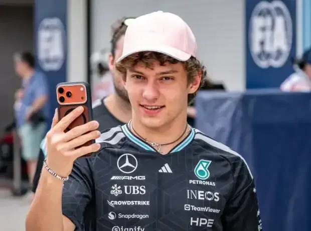 Title image for the news: Kimi Antonelli in the Formula 1 paddock in Miami