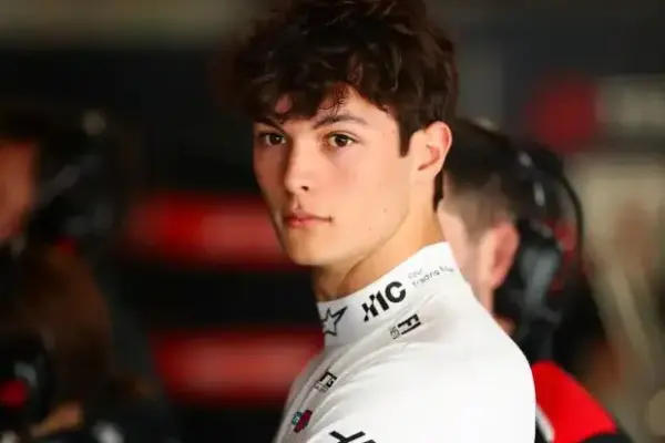 The difference to Formula 2: Bearman does this job in Formula 1