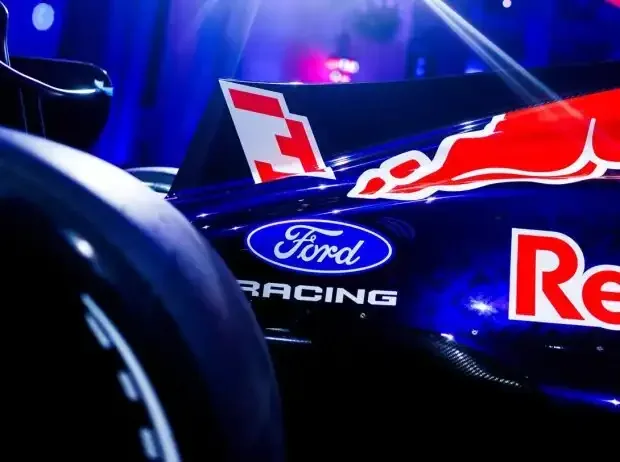 Title image for the news: The Ford logo on the Red Bull RB22