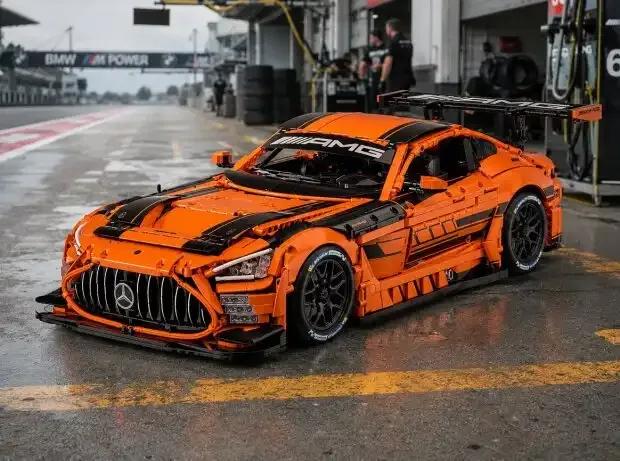 A Mercedes-AMG GT3 made from 5,466 pieces: The building block experiment
