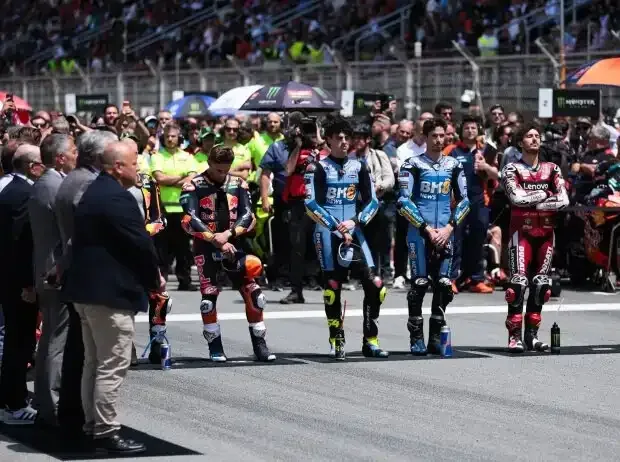 Titel-Bild zur News: MotoGP-Fahrer in der Startaufstellung