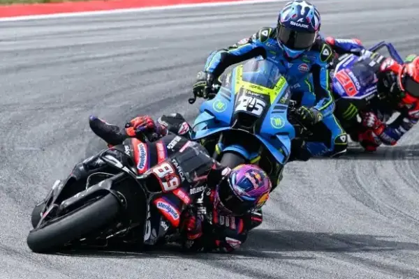Jorge Martin freaks out: Shove after crash with Raul Fernandez