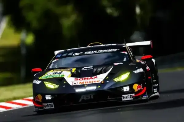 Startaufstellung 24h Nürburgring 2026 in Bildern