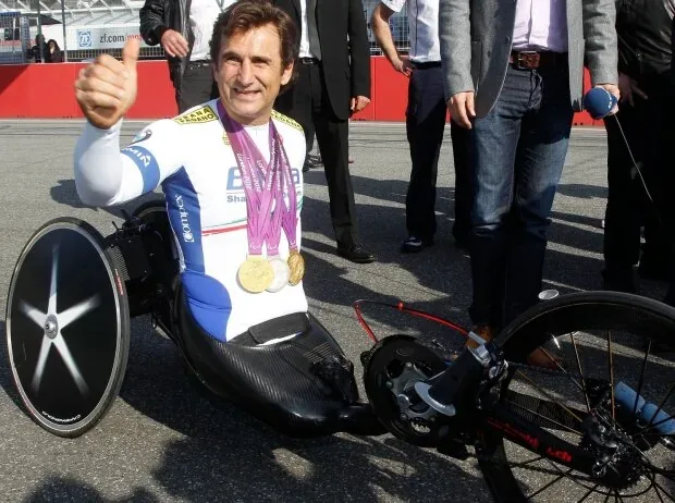Paralympic gold and silver medals for Alex Zanardi