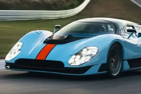 Underneath this 917-retro-look hypercar is a Carrera GT