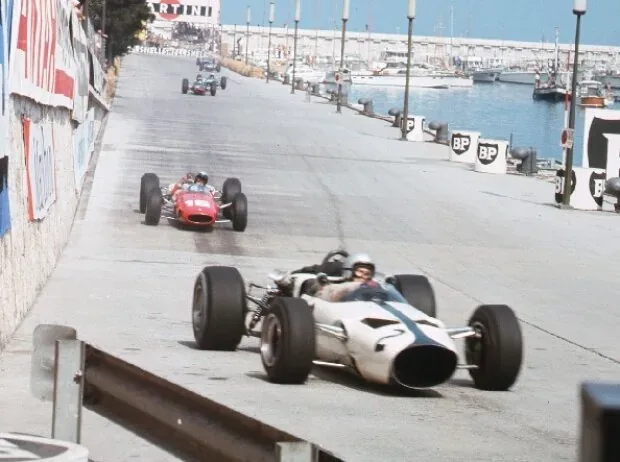 Bruce McLaren 1966 in Monaco