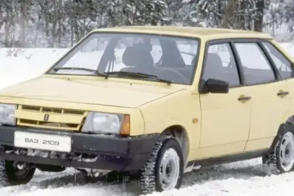 Lada Samara (1986): From Soviet Compact to Rally Satellite