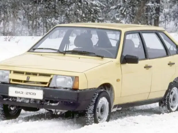Lada Samara (1986): From Soviet Compact to Rally Satellite