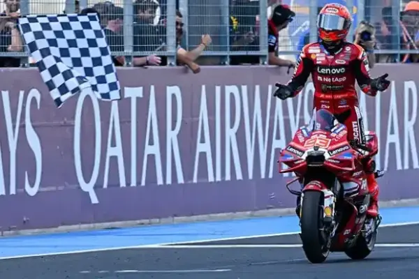 MotoGP Balaton Park 2026: 100th victory for Marc Marquez after a start crash