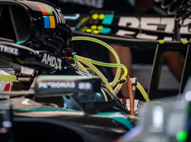 Mercedes with a radical solution: New rear wing winglets cause a stir