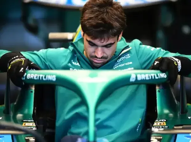 Titel-Bild zur News: Lance Stroll macht eine Sitzprobe im Aston Martin AMR26