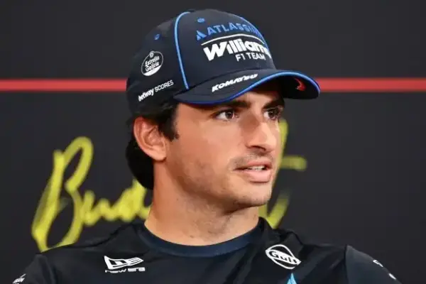 Carlos Sainz: Summer vacation between family and training camp