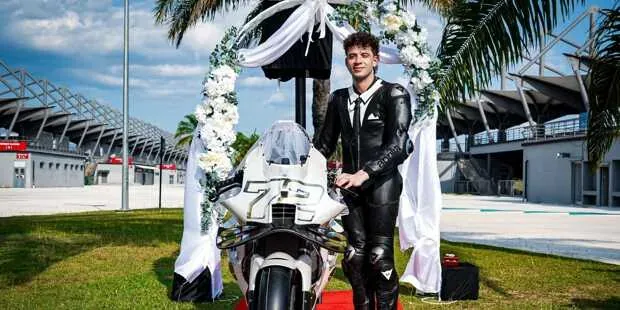 Wedding photos: Marco Bezzecchi extends with Aprilia for 2027/28