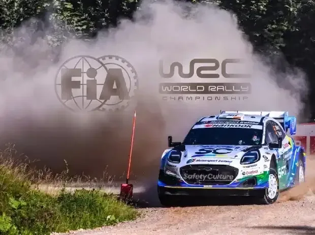 Titel-Bild zur News: Rallyeauto mit den Logos von FIA und WRC