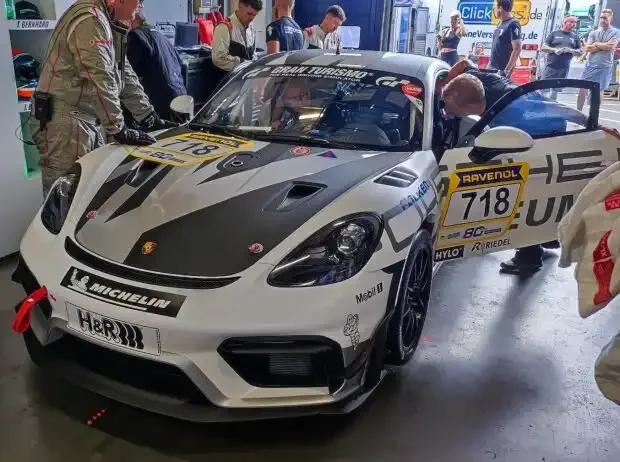 Two Porsche legends in the last-built 718 Cayman GT4 RS CS