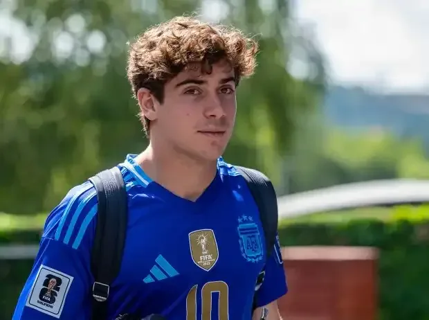 Titel-Bild zur News: Franco Colapinto (Alpine) mit Argentinien-Trikot