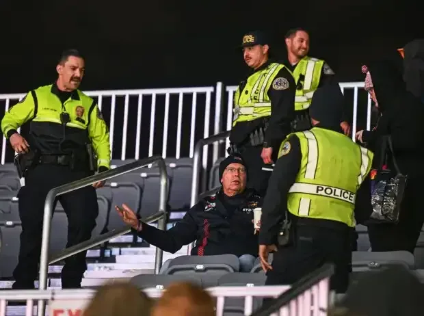 Title image for the news: Upset fans at the Formula 1 race in Las Vegas