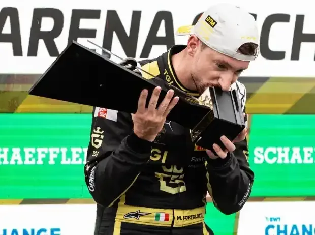 Title image for the news: Mirko Bortolotti (Grasser-Lamborghini) kisses his trophy in Oschersleben
