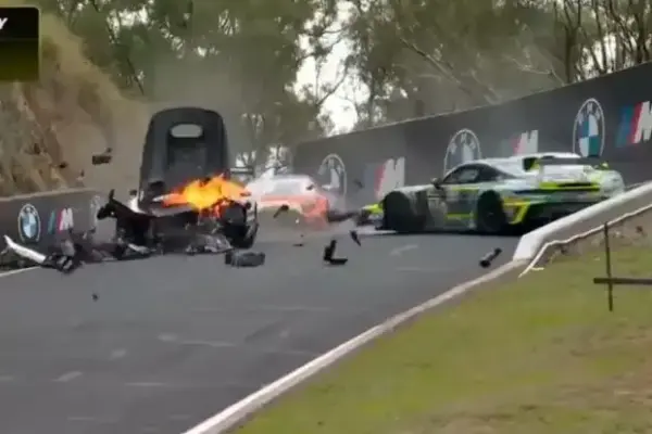 "Ich lag mitten im Öl": Aron describes Bathurst accident drama before comeback