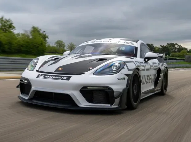 Timo Bernhard and Jörg Bergmeister start in the Porsche 718 Cayman GT4 RS Clubsport